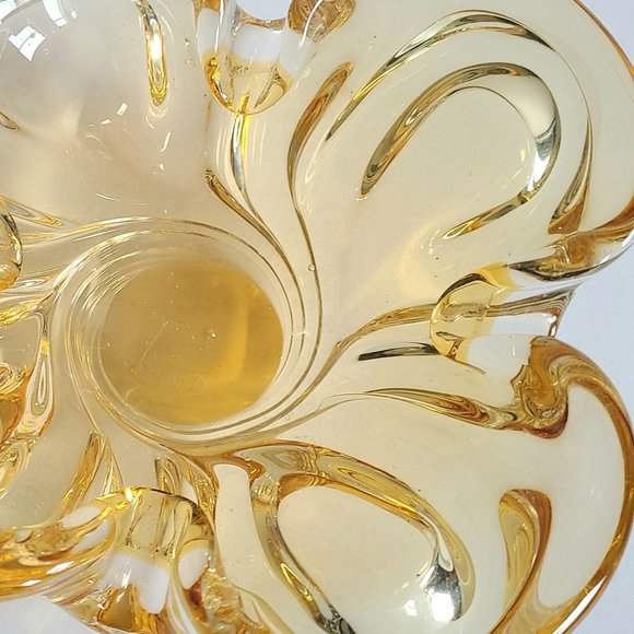 Chalet Canada Amber Yellow Art Glass Flower Organic Shape Bowl. - Picture 8 of 9